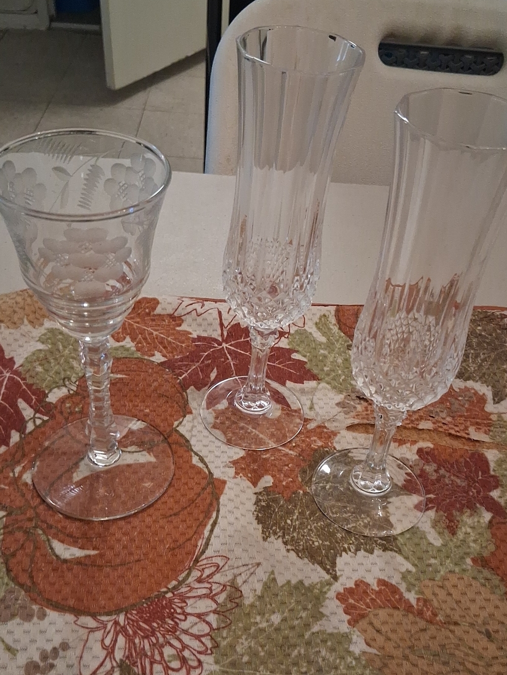 Clear Crystal Stemware Set - Elegant Clear Glass Flutes